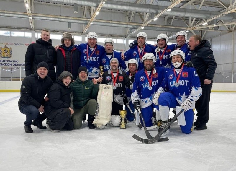 В Архангельске состоялся турнир ветеранов по русскому хоккею В Архангельске состоялся турнир ветеранов по русскому хоккею