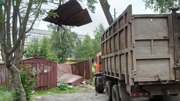 В Архангельске демонтируют более сотни самовольно установленных гаражей В Архангельске демонтируют более сотни самовольно установленных гаражей