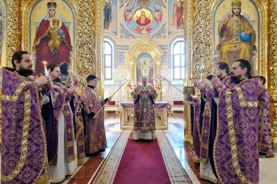 Митрополит Корнилий в неделю Крестопоклонную совершил Божественную литургию в Архангельске Митрополит Корнилий в неделю Крестопоклонную совершил Божественную литургию в Архангельске