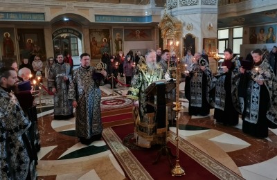 Митрополит Корнилий 15 марта совершил пассию в Михаило-Архангельском кафедральном соборе Митрополит Корнилий 15 марта совершил пассию в Михаило-Архангельском кафедральном соборе