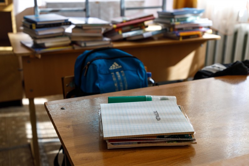 Ребенка унижали, мочились ему в ранец, раздевали догола на видео, били. Но школа и суд в Ставрополе сочли это детской шалостью Ребенка унижали, мочились ему в ранец, раздевали догола на видео, били. Но школа и суд в Ставрополе сочли это детской шалостью