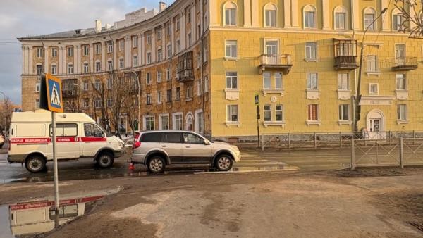 В Северодвинске при столкновении скорой с легковушкой пострадала пассажирка В Северодвинске при столкновении скорой с легковушкой пострадала пассажирка