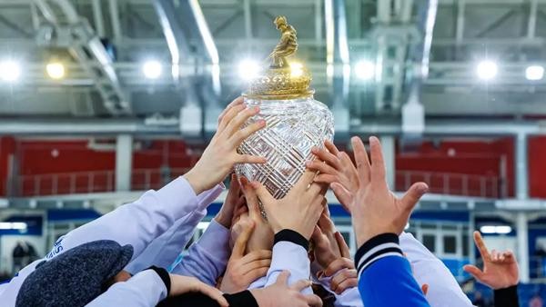 Москвичи обошли архангелогородцев в чемпионстве после победного финала в Хабаровске Москвичи обошли архангелогородцев в чемпионстве после победного финала в Хабаровске