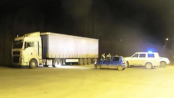 Сбежавший после смертельного ДТП водитель фуры задержан в Архангельской области Сбежавший после смертельного ДТП водитель фуры задержан в Архангельской области