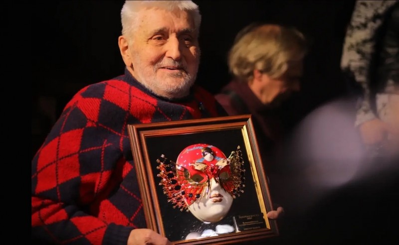 Виктор Панов удостоен премии «Золотая маска» Виктор Панов удостоен премии «Золотая маска»