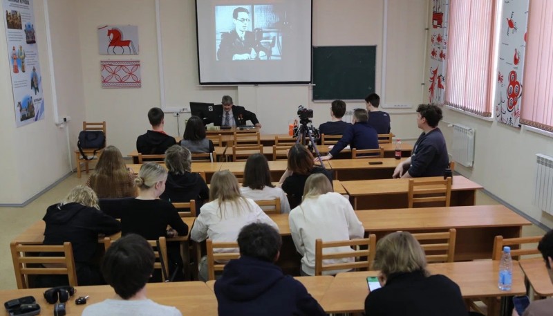 Укреплять историческую память: юные архангелогородцы прослушали лекцию о цене Великой Победы Укреплять историческую память: юные архангелогородцы прослушали лекцию о цене Великой Победы