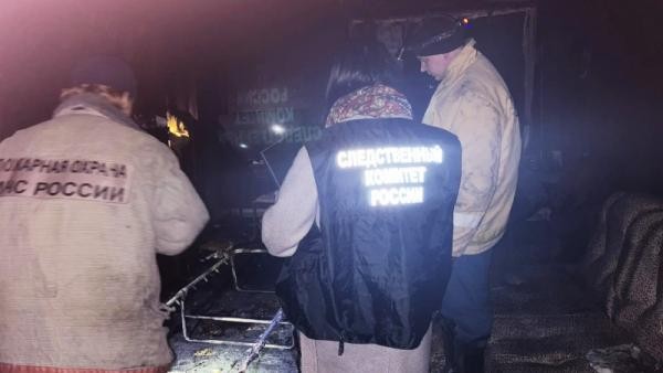 Пожар в квартире Архангельска обернулся гибелью женщины и госпитализацией ее семьи Пожар в квартире Архангельска обернулся гибелью женщины и госпитализацией ее семьи