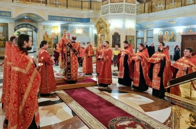 Митрополит Корнилий 3 мая совершил вечерню с акафистом Пасхе Христовой Митрополит Корнилий 3 мая совершил вечерню с акафистом Пасхе Христовой
