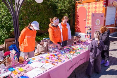 Волонтёры САФУ провели благотворительную ярмарку в День защиты детей Волонтёры САФУ провели благотворительную ярмарку в День защиты детей
