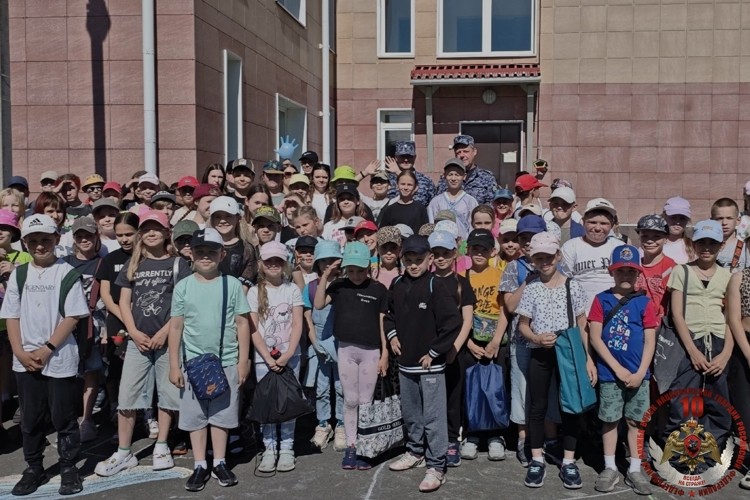 В Мирном провели мероприятие акции «Каникулы с Росгвардией» В Мирном провели мероприятие акции «Каникулы с Росгвардией»