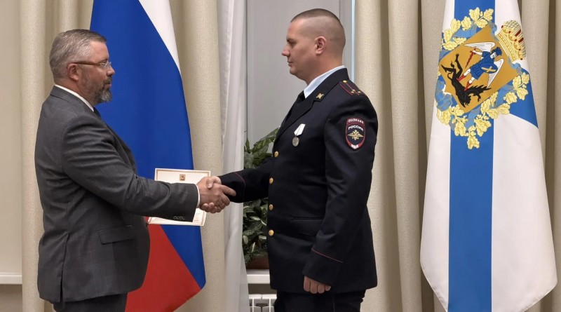 В Архангельске наградили участковых уполномоченных полиции В Архангельске наградили участковых уполномоченных полиции