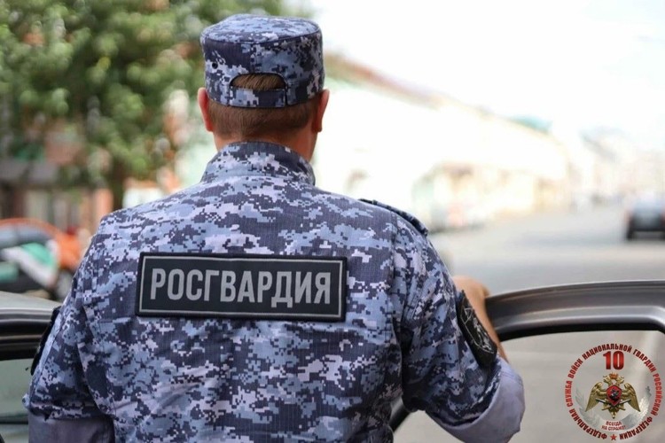 В Няндоме сотрудники Росгвардии задержали местного жителя, объявленного в розыск В Няндоме сотрудники Росгвардии задержали местного жителя, объявленного в розыск