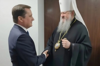 Губернатор Александр Цыбульский поздравил митрополита Корнилия с 15-летием архиерейской хиротонии Губернатор Александр Цыбульский поздравил митрополита Корнилия с 15-летием архиерейской хиротонии