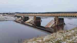 В Пинежском районе отремонтировали автомобильный мост через реку Сура