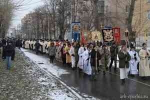 Полторы тысячи человек прошли крестным ходом с мощами святителя Луки в Архангельске