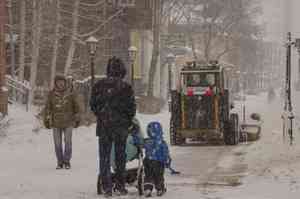 Архангельск против снега: горожане возмущены работой коммунальщиков