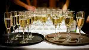 В преддверии Нового года Росконтроль рассказал, как выбрать хорошее шампанское