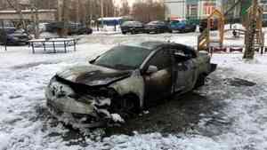 В центре Архангельска поджигатель повредил три иномарки