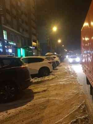 Когда людям наплевать на свой город. Кто мешал убрать снег в Архангельске этой ночью?