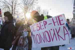 «Это наше болото», «Позорный полк» и Древарх: смотрим, как Архангельск митинговал против мусора