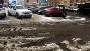 Коммунальщики Архангельска не справляются с уборкой улиц от снега
