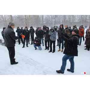 Желающие почтить память Немцова поборются с лыжниками за место у Соловецкого камня 24 февраля