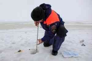 Погода не рыбацкая: «Сейчас не время для прогулок по морскому льду, возможны провалы»