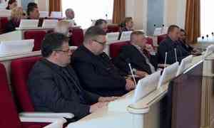 На депутатских слушаниях в областном Собрании рассматривали вопрос о появлении уникальных для Поморья памятных дат