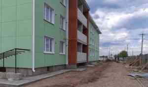 Строительство многоквартирного жилого дома на улице Советской в Каргополе продолжается
