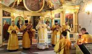 Митрополит Корнилий совершил всенощное бдение в канун праздника всех русских святых