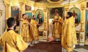 Митрополит Корнилий в праздник всех русских святых совершил Литургию в Архангельске