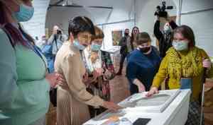 «Собрать бесцветный кубик Рубика»: в Архангельске откроется выставка о жизни без зрения