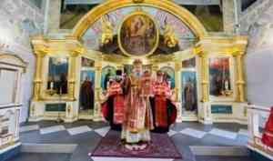 Митрополит Корнилий совершил всенощное бдение в канун праздника великомученика и целителя Пантелеимона