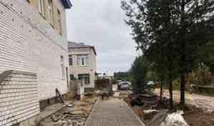 Завершить возведение пристройки к школе в поселке Приводино Котласского района подрядчик должен в конце текущего года