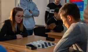В САФУ прошел турнир по шашкам среди студентов