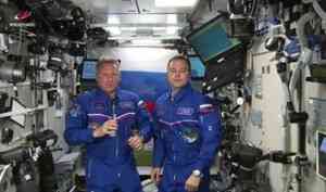 Российские космонавты и антарктическая экспедиция поздравили специалистов МЧС России с Днем гражданской обороны