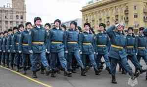 Сотрудники МЧС России приняли участие в Параде Победы, посвященном 80-летию победы в Сталинградской битве