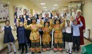 В Санкт-Петербурге сотрудники МЧС России провели для детей инклюзивный урок безопасности