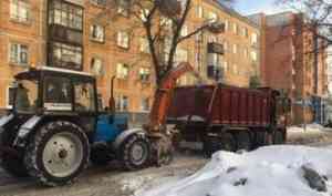 С улиц Архангельска снег вывозят тысячами тонн