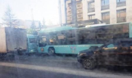 В центре Архангельска автобусы от «Рико» вновь попали в ДТП