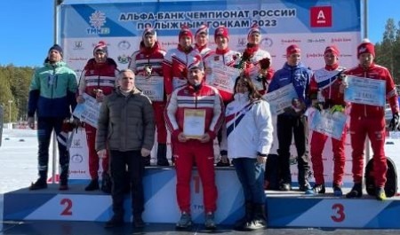 Наталья Непряева и Александр Большунов - чемпионы России по лыжным гонкам