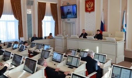 "Единая Россия" наметила планы на ближайшую сессию АОСД