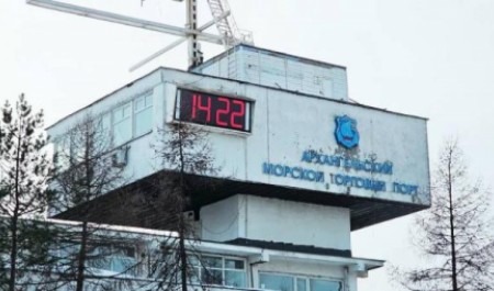 На здании МРВ в Архангельске заработали большие фасадные часы 