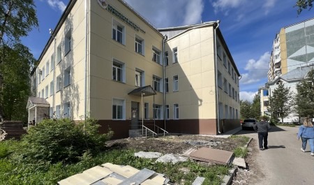 В Архангельской области расторгли контракты с двумя подрядчиками по капремонту больниц