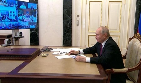 Многодетная семья из Новодвинска сегодня общалась с Владимиром Путиным