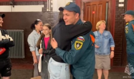 Калининградцы поблагодарили пожарных за спасение их жизней