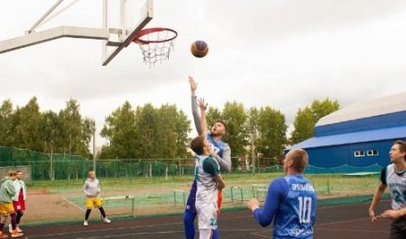 Команды «Девчата» и «Космодром» выиграли Кубок Архангельской области по стритболу