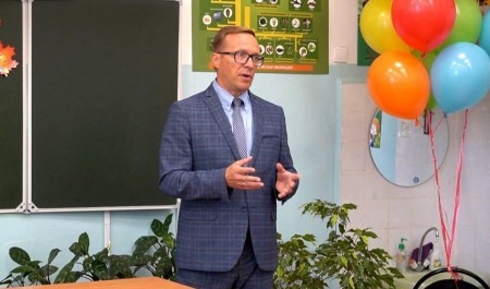 Региональный министр природных ресурсов и ЛПК провел открытый урок для выпускников Архангельского эколого-биологического лицея