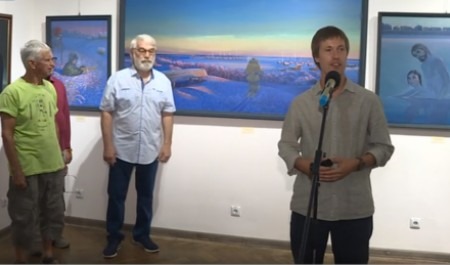 Архангельский художник Сергей Сюхин представил выставку портретов земляков в Севастополе