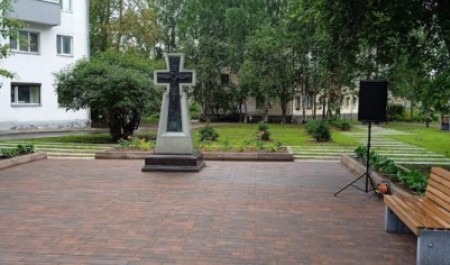 Мемориальный сквер на месте утраченного Михаило-Архангельского монастыря 